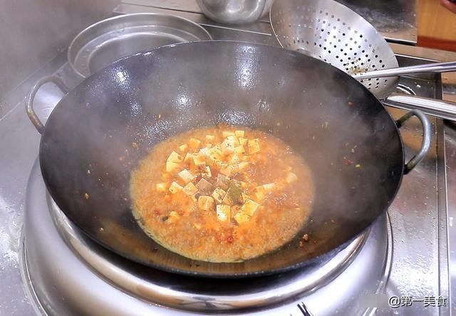 麻婆豆腐原来这么简单，厨师长教你诀窍，嫩滑爽口，麻辣鲜香