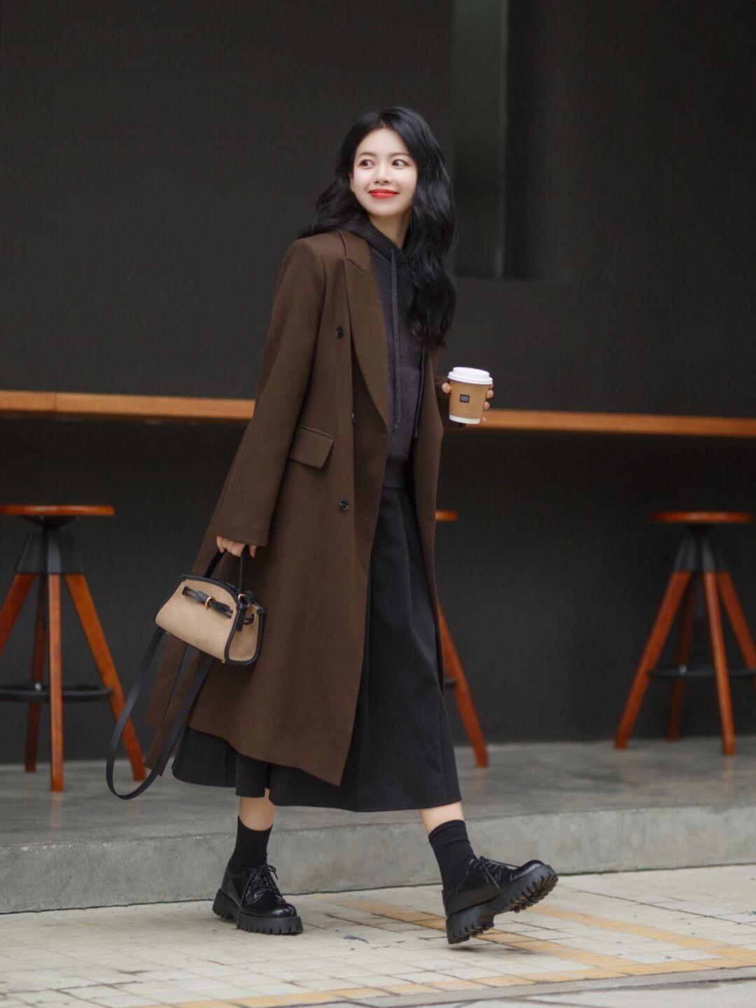 减龄感 普通人怎么把“大衣”穿出高级感?看看这些博主的搭配,优雅精致