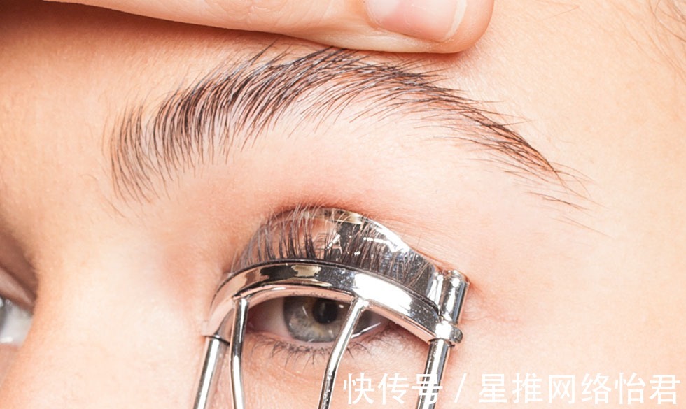 定妆|戴眼镜就不能化妆了吗?“眼镜妆”了解一下,简单又好看