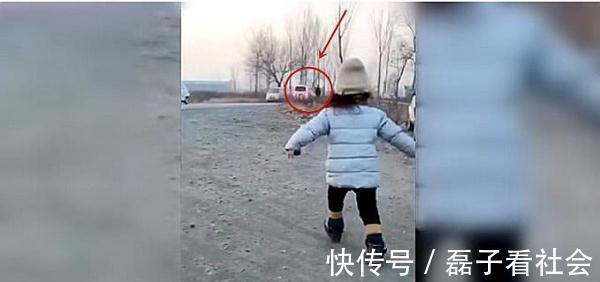 大宝|自从生了二胎之后，相差10岁的哥哥回家都是这样，网友：羡慕！