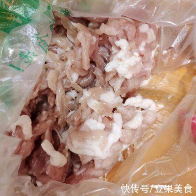 青菜肉丝|舌尖上的中国，青菜肉丝炒方便面能占一席之地