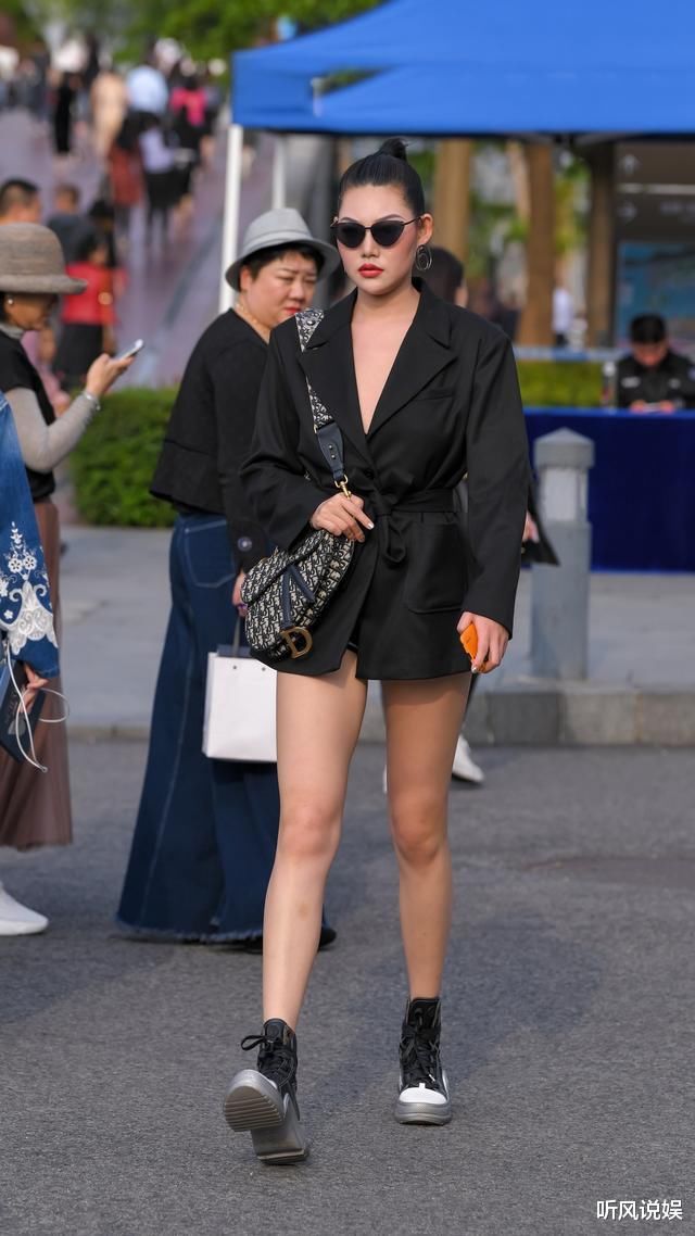 初春时节穿上新装，提升上衣和鞋子的质量，轻松告别路人感