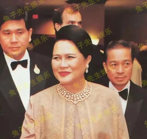 苏提达心高气傲，看不上诗丽吉老一套珠宝，自制绿宝石项链展风采