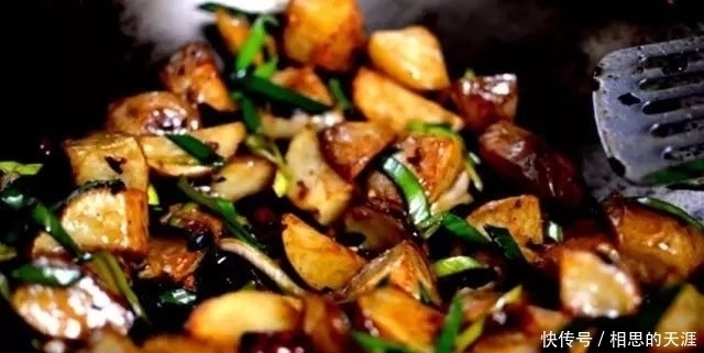 脆爽|炒土豆丝,千万不要直接炒,2个小诀窍,土豆丝香辣脆爽,超好吃