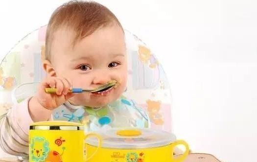 成人饭|宝宝多大能吃成人饭医生超过这个年龄最好，许多家长都错了