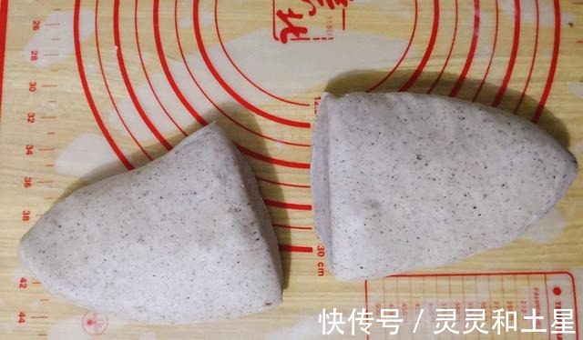 吸油纸|黑米别用来煮粥，做成面包，好吃又美味！