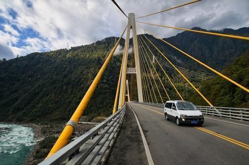 雪山、峡谷、江河、天险，这100公里路凝聚了318川藏线的精华