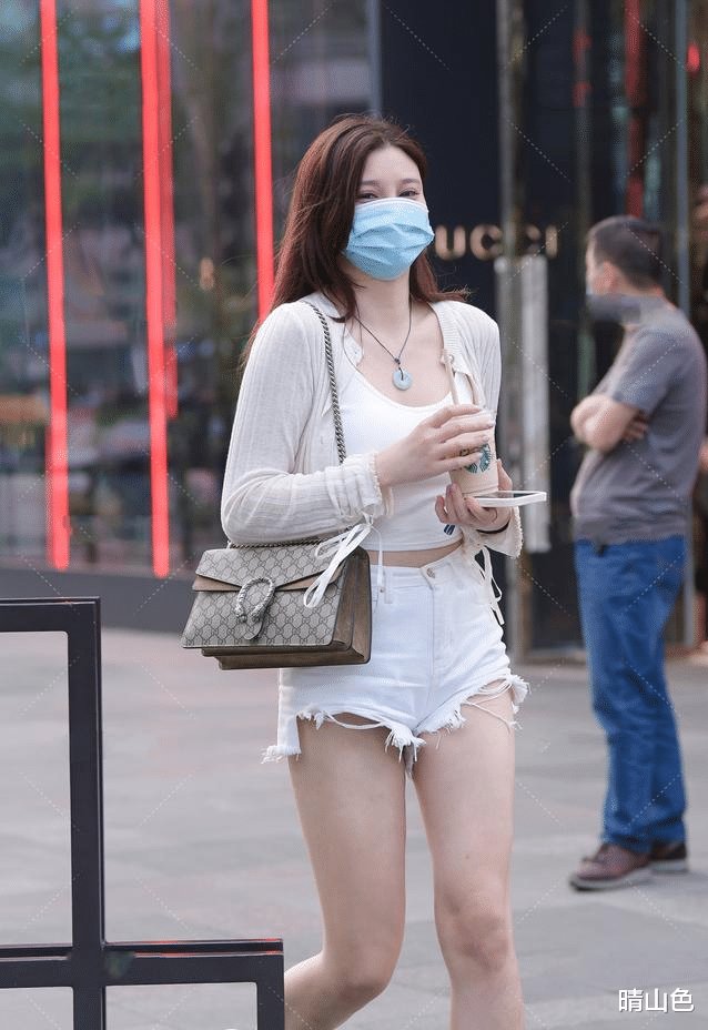 纯白色靓妹穿搭，清爽性感，甜美纯净