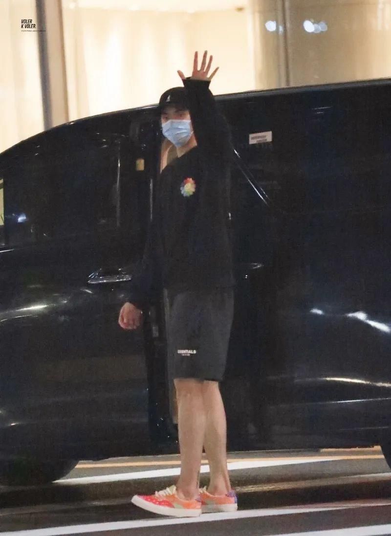  吴亦凡|吴亦凡的嘻哈厂牌搞起来了！他最近穿的鞋也继续飞