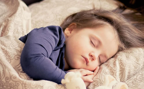 父母|为何有的孩子很少生病?聪明的父母通常这么做,既不精养也不踩坑