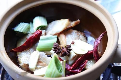 天冷了,多给家人做这锅白菜煲,热乎乎一大锅,上桌汁都抢着吃!!!