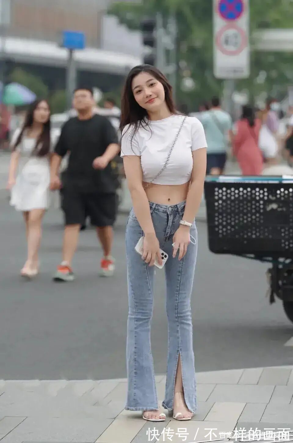 秋季 秋季只会选择“打底裤”?跟着潮人的步伐,喇叭裤更有说服力!