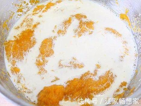 教你电饭锅蒸发糕,1碗玉米面加2个鸡蛋,出锅比蛋糕好吃