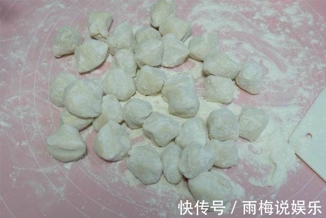 起阳草|韭菜鸡蛋馅饺子，关键在馅，有了这两样法宝，饺子不出水味更鲜