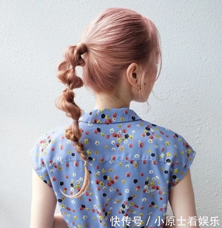 街拍|今秋热门编发造型,给时尚穿搭注入阳光感