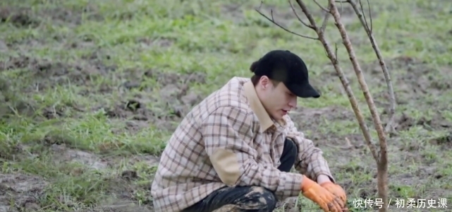 《向往的生活5》第6人出现,频繁出现在镜头之中,合照还稳坐C位