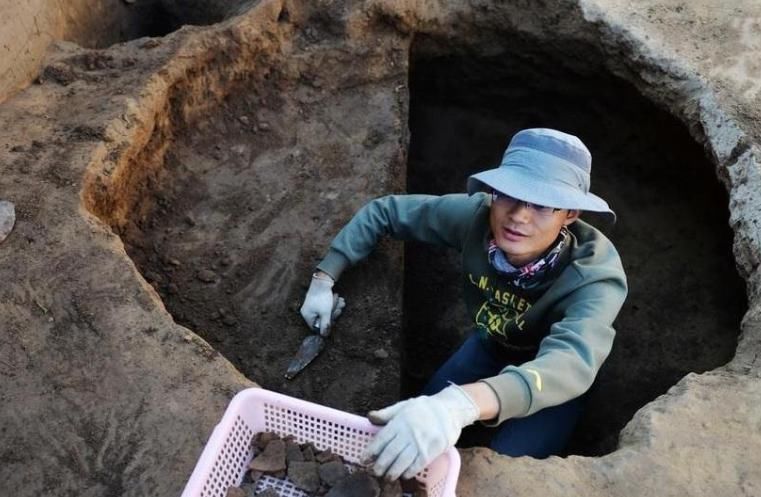 出土|几平方大的“厕所墓”，却挖出无数珍宝，专家猜测：墓主是盗墓贼