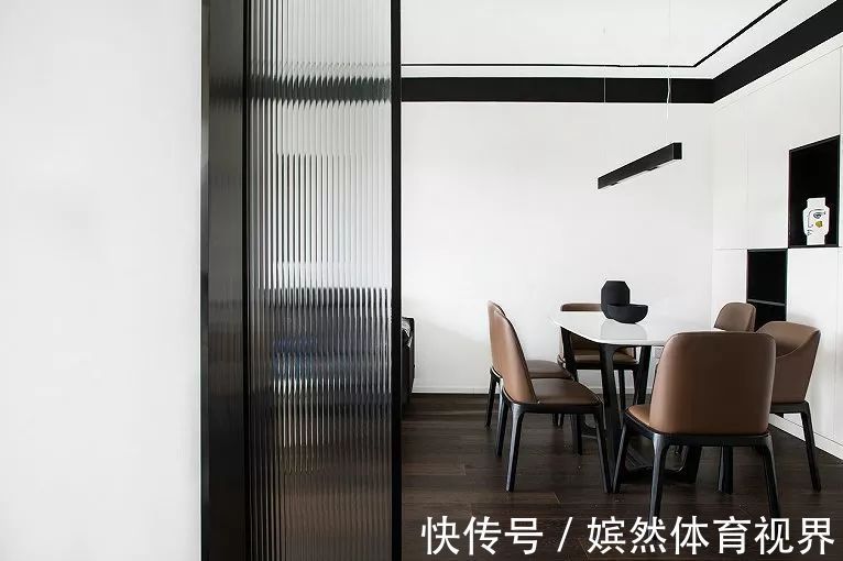 推拉式|隐形门为什么这么流行?不占地颜值还翻倍,我家以后也要这么装!