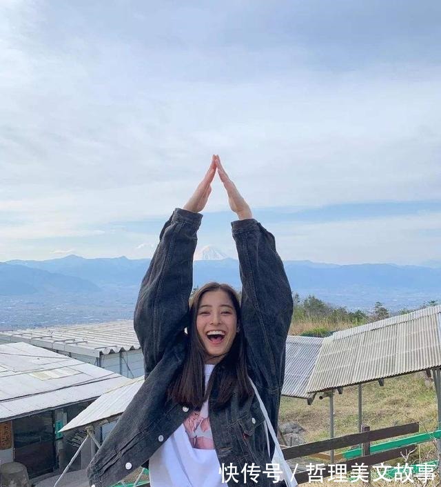 街拍 分享日本女生的4个穿衣习惯，搭配起来温柔耐看，坚持下去变女神！