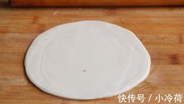 香菇|剩米饭还在炒着吃?试试新吃法,又香又脆,连着吃了3顿都吃不够