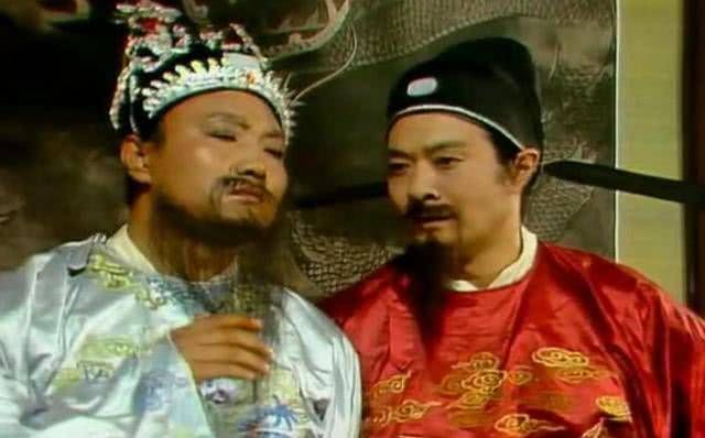  手里|《红楼梦》里这个小人，是打不死的小强，贾雨村也栽在他手里