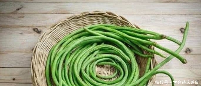 满脸皱纹|女性不想满脸皱纹，可以坚持吃3种食物，美白护肤，越吃越年轻！