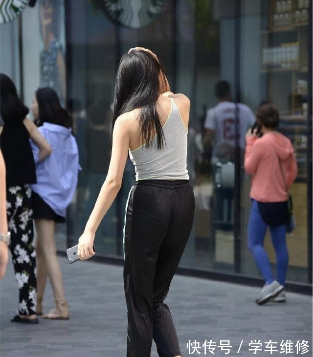 上衣 黑色打底裤搭配性感灰色上衣，显高显瘦，保暖还能优雅十足！