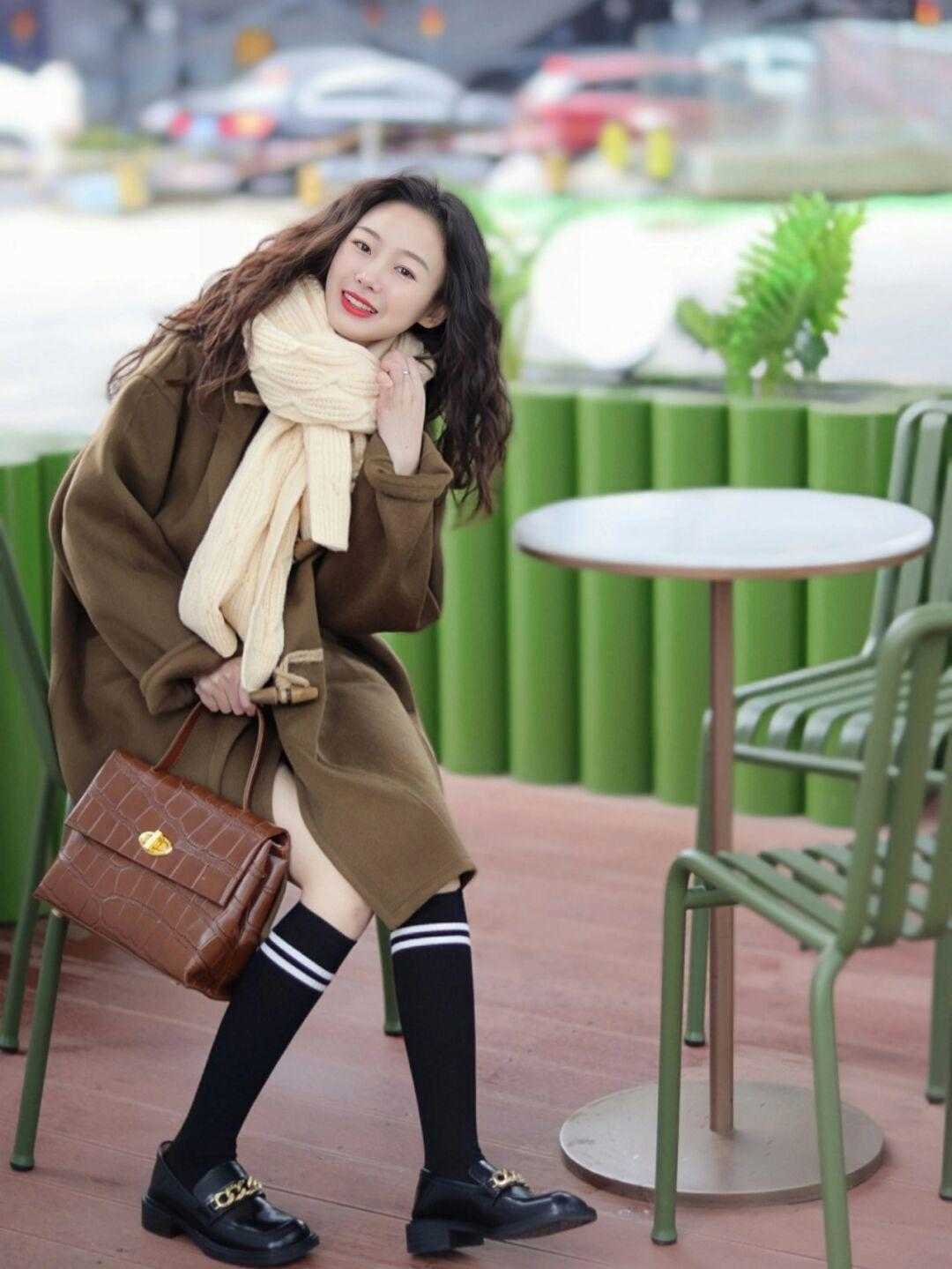 紧身裤 小个子怎么穿大衣显高又时髦?看看这些搭配造型,每一套都可照穿