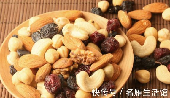 陈教授|退休医生提醒：降脂其实并不难，3种食物少吃，血脂悄悄降