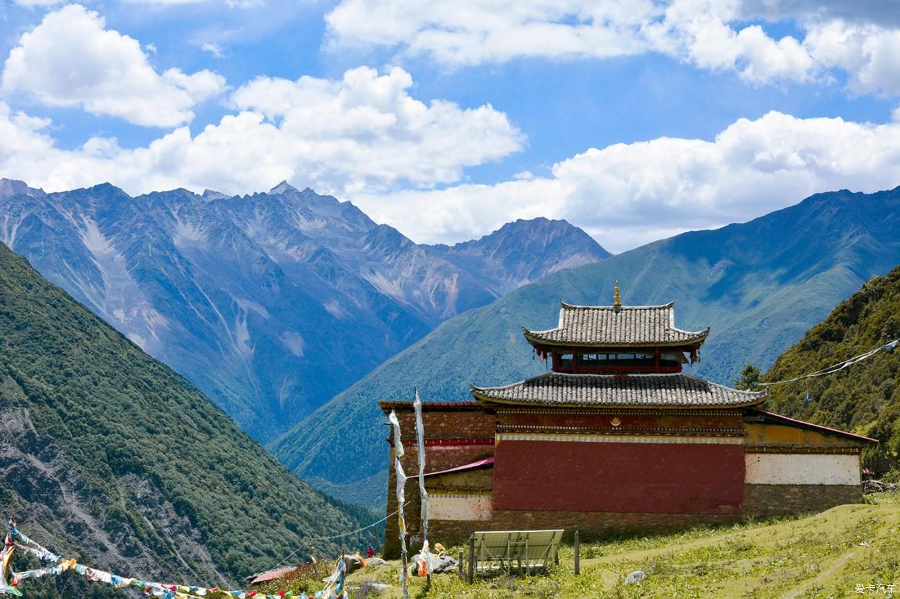 两个地方让我百去不厌，一个是四姑娘山，另一个就是贡嘎山！