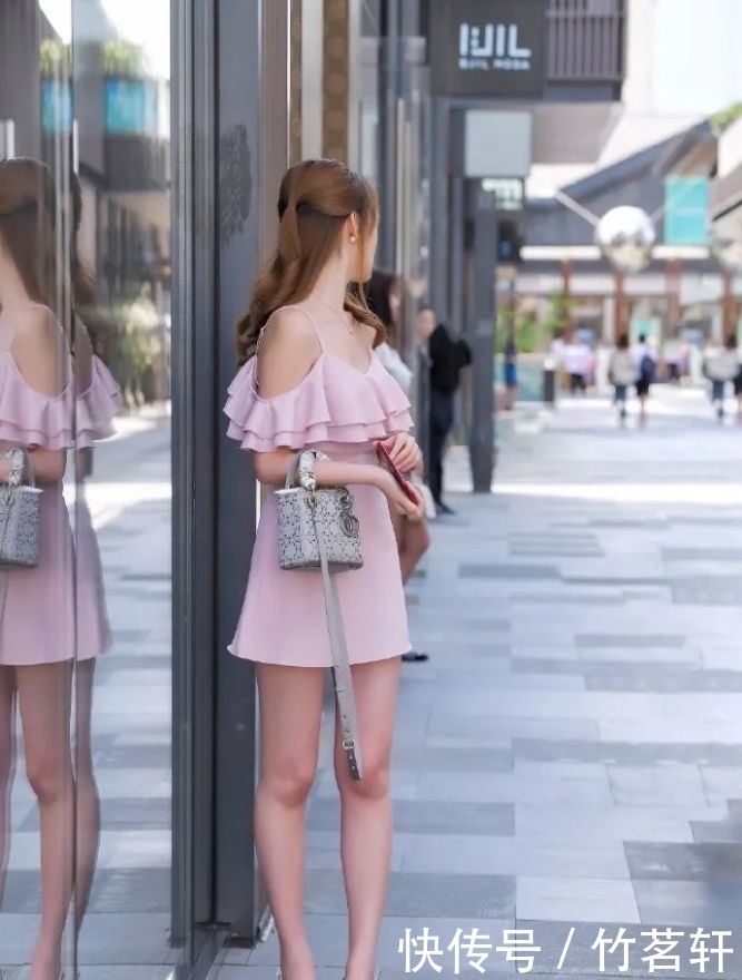 很淑女的漂亮性感小姐姐