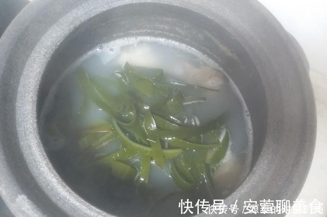 深褐色|海带和它是绝配,隔三差五吃一次,温和滋补,冬季要常吃!