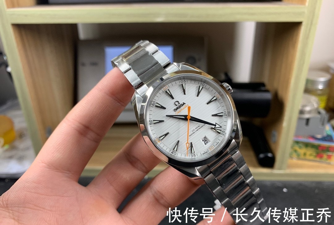 欧米茄|欧米茄海马150和海马300，谁更适合40岁男士