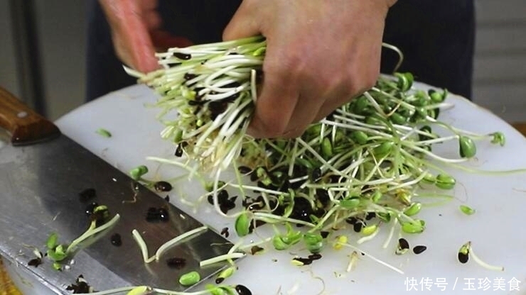 肥牛|金针肥牛的美味做法,汤汁浓郁,肥牛细嫩,鹏厨教你制作小技巧