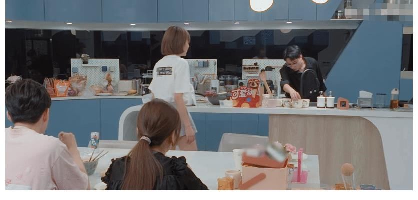 陳思銘|心動的信號4：男4表現(xiàn)欲太強，素質(zhì)堪憂，居然坐在桌子上吃飯！