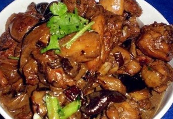 汤味鲜浓营养好吃，香而不腻肉汁四溢，孩子非常爱吃三天两炖一锅