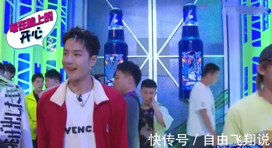 张艺兴|《这就是街舞4》录制花絮,张艺兴全员比心,王一博隔空卖萌!