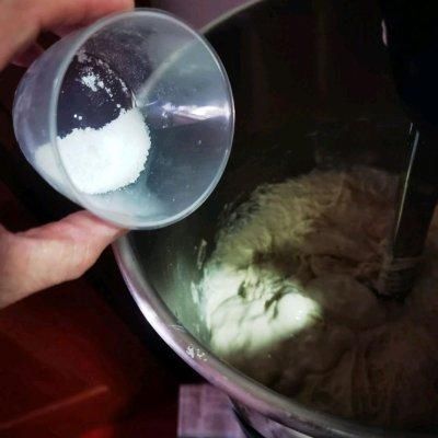 上桌前不被看好的汉堡胚，吃完却逆风翻盘