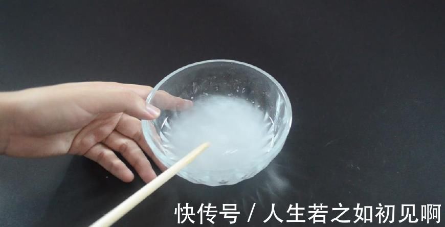 花盆里撒一点它, 不烂根不生虫, 花草越长越茂盛, 简直太实用了