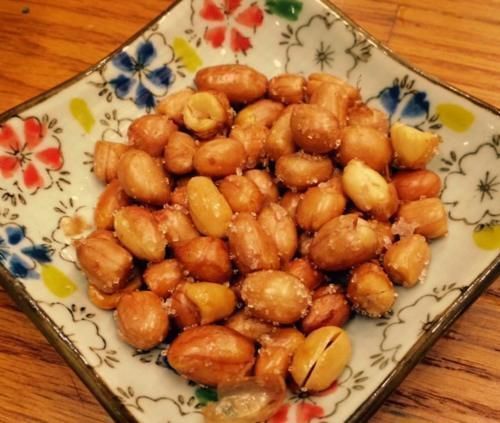 做油炸花生米,直接炸是大错!学会5技巧,又香又脆,放凉不回软