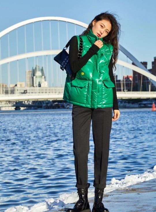 卫衣 收起你的呢大衣吧!秋冬“羽绒马甲”火了,保暖时髦还很酷!