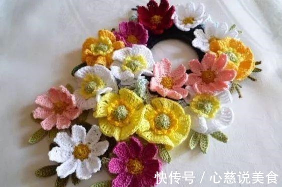 包包$55款超美的钩花包包,只要会钩不同的花,拼缝在一起,就能做出