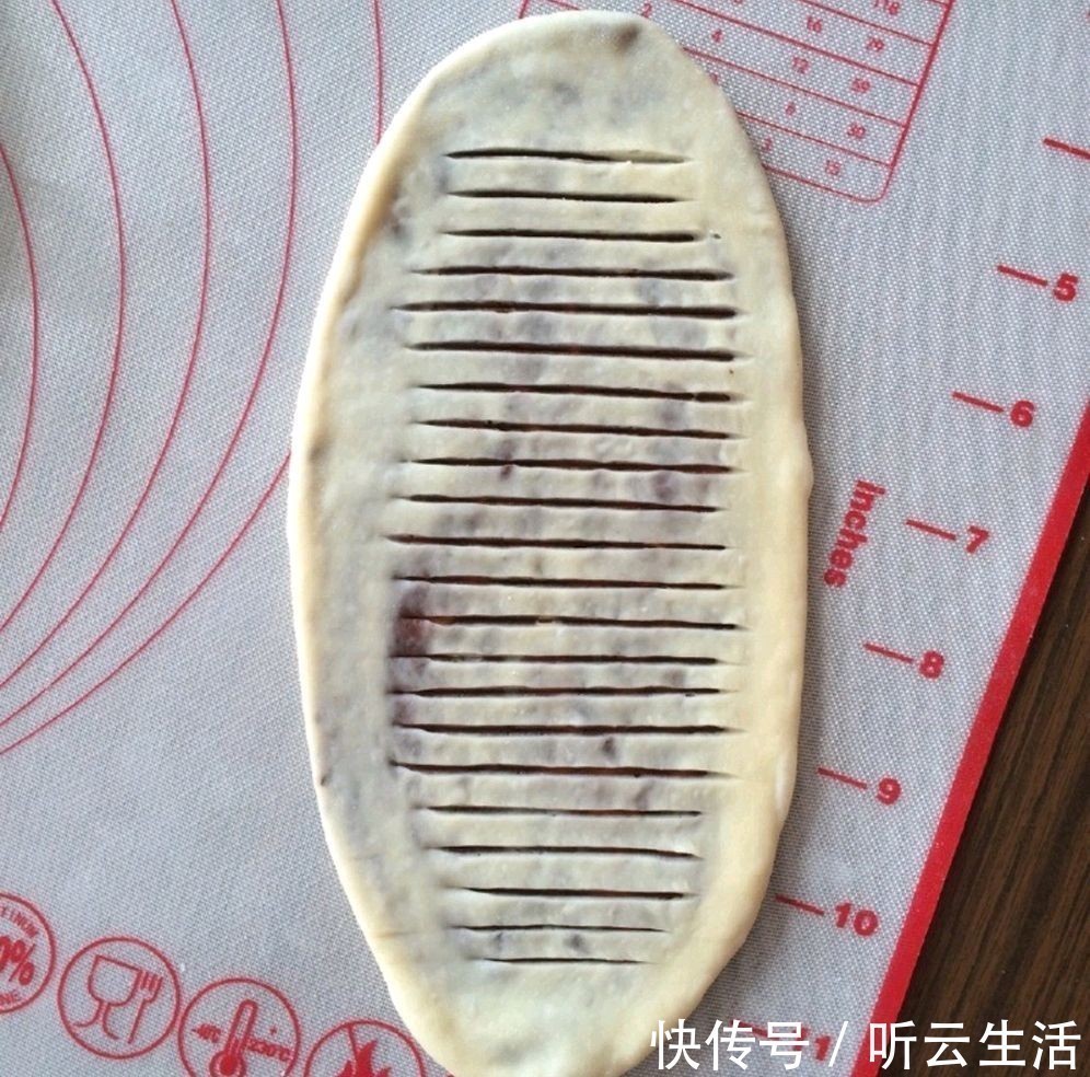 学会做豆沙圈圈面包，再也不用去蛋糕店买了，甜腻浓香真好吃
