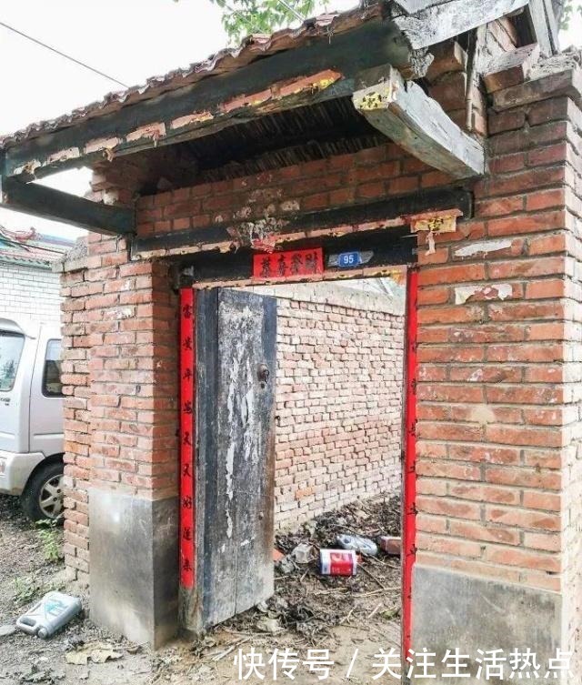 旧农舍改造成花园，一年四季花开不断，邻居看了羡慕的不得了！