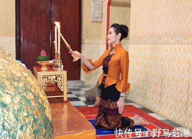 首饰|诗妮娜太好面子了!没有奢华项链不服输,自己用珍珠DTY也耀眼