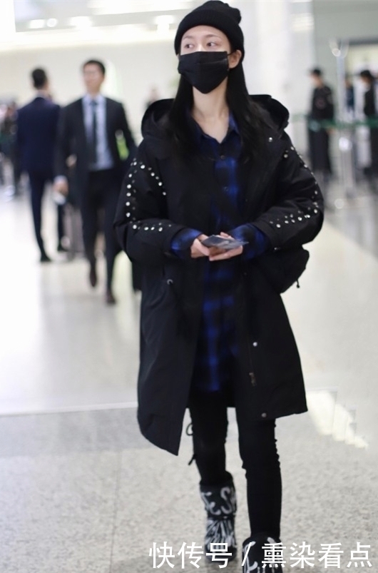 小黑|冬季不想显臃肿,让小黑裤拯救羽绒服,轻松解决搭配烦恼