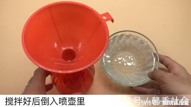 小苏打加白醋里太厉害了,好多人的难题全都解决了,看完抓紧试试