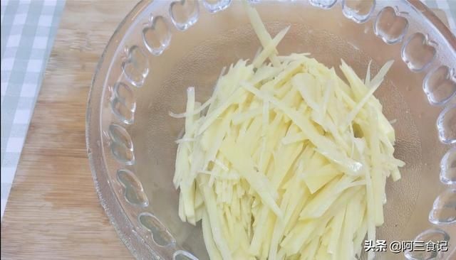 小孩|这才是土豆的最香吃法，做法简单家常，又香又脆，大人小孩都爱吃