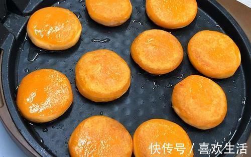 胡萝卜的创新吃法，香甜美味，软糯解馋，再挑食的孩子都爱吃