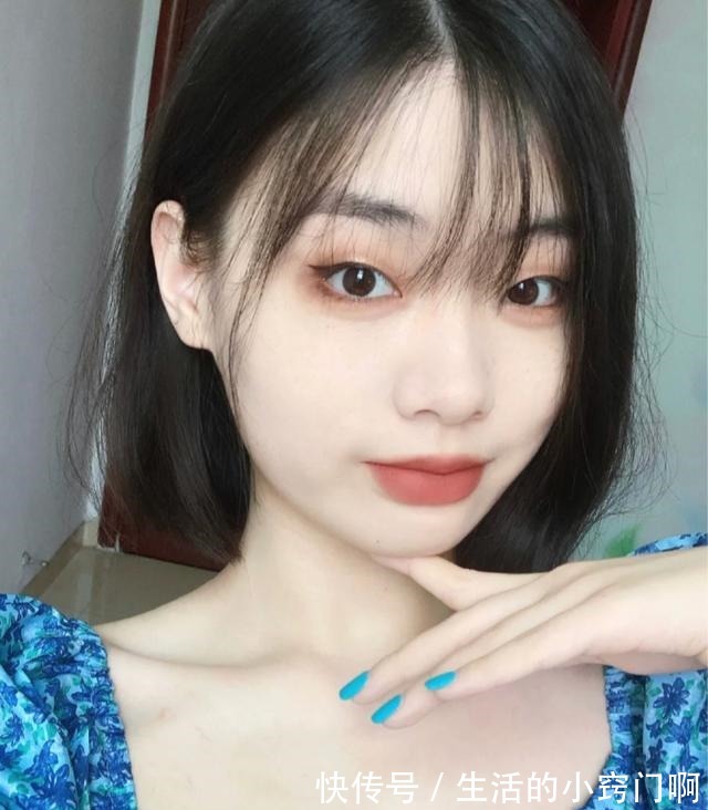 化妆 为什么现在很多女生不化妆只涂口红!